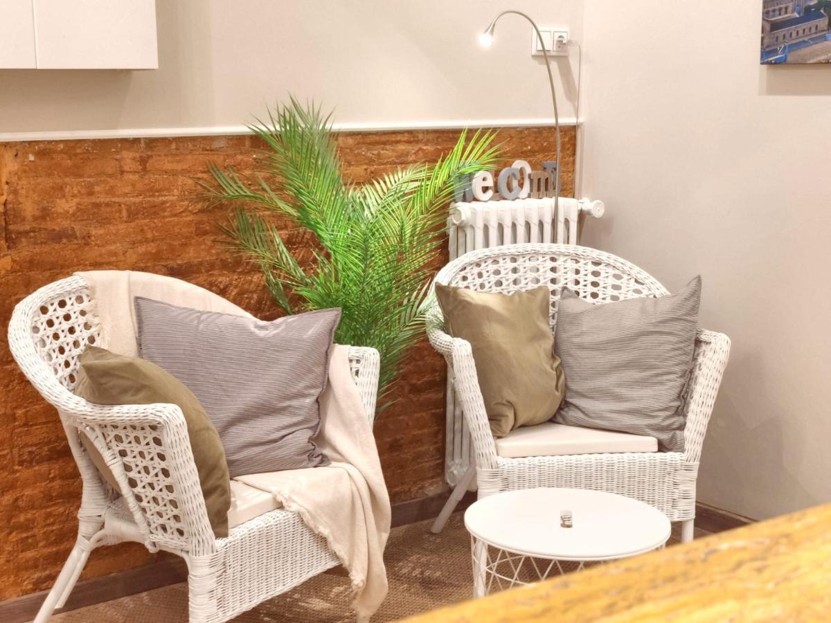 Hostal Orleans บาร์เซโลนา ภายนอก รูปภาพ