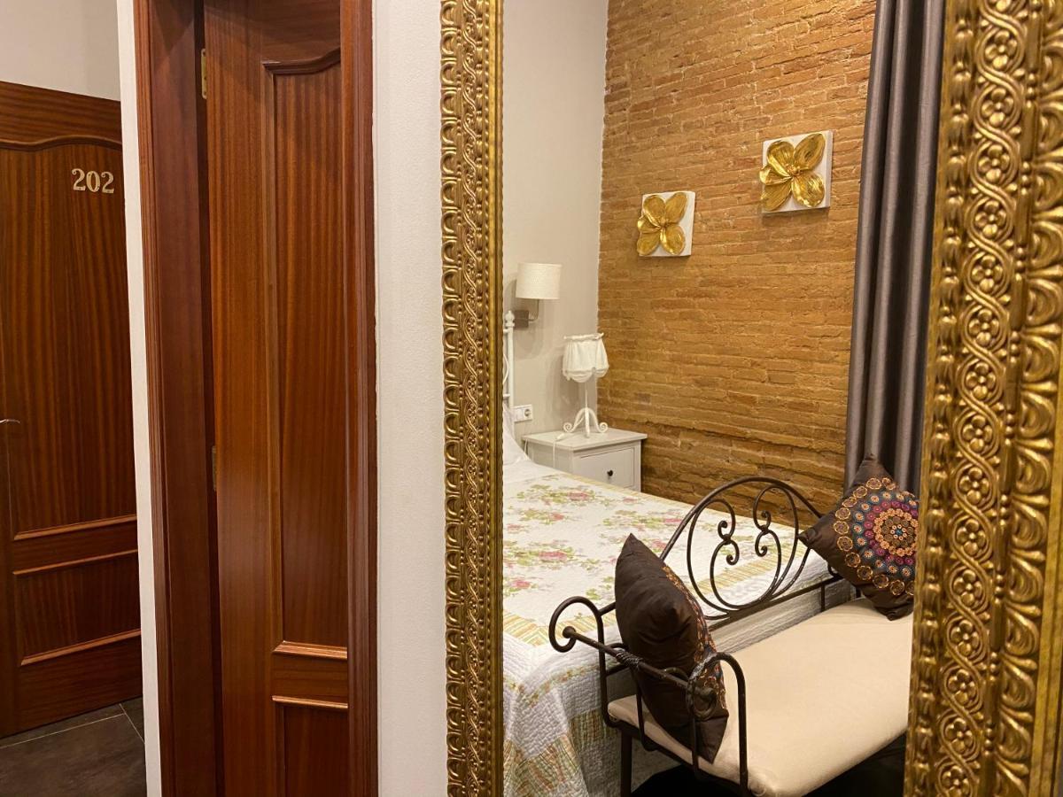 Hostal Orleans บาร์เซโลนา ภายนอก รูปภาพ