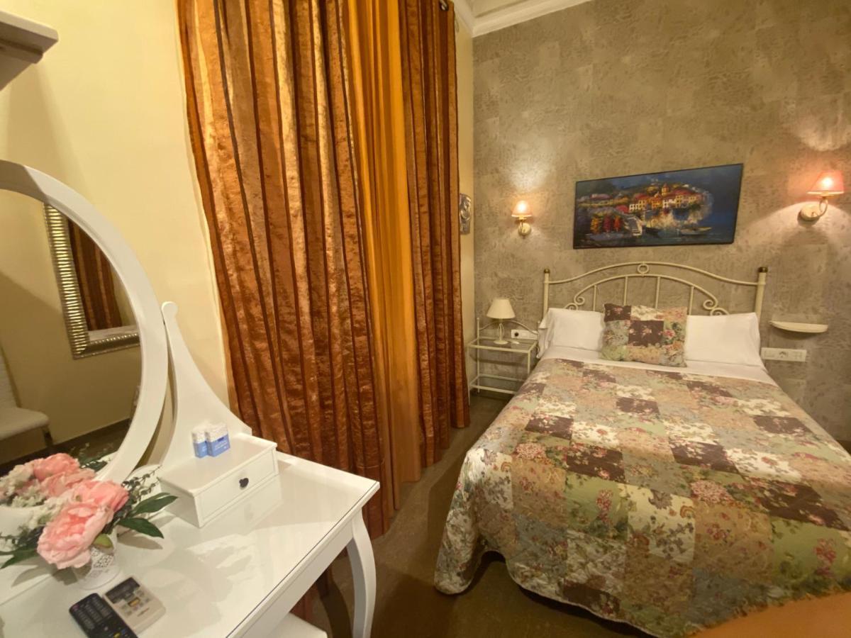 Hostal Orleans บาร์เซโลนา ภายนอก รูปภาพ