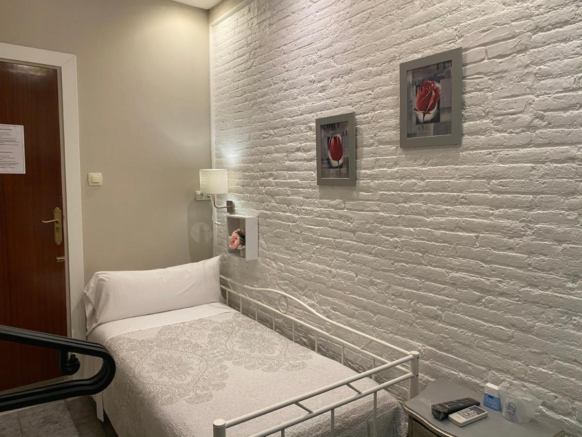 Hostal Orleans บาร์เซโลนา ภายนอก รูปภาพ