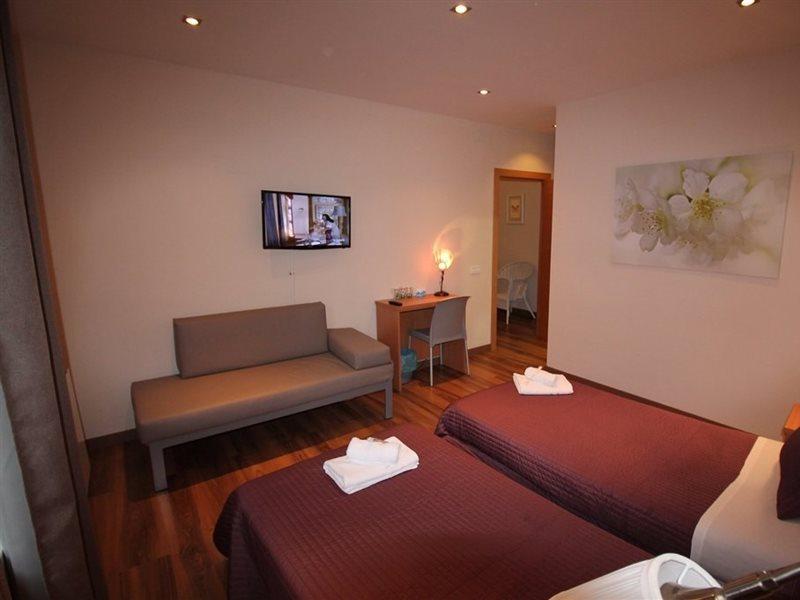 Hostal Orleans บาร์เซโลนา ภายนอก รูปภาพ