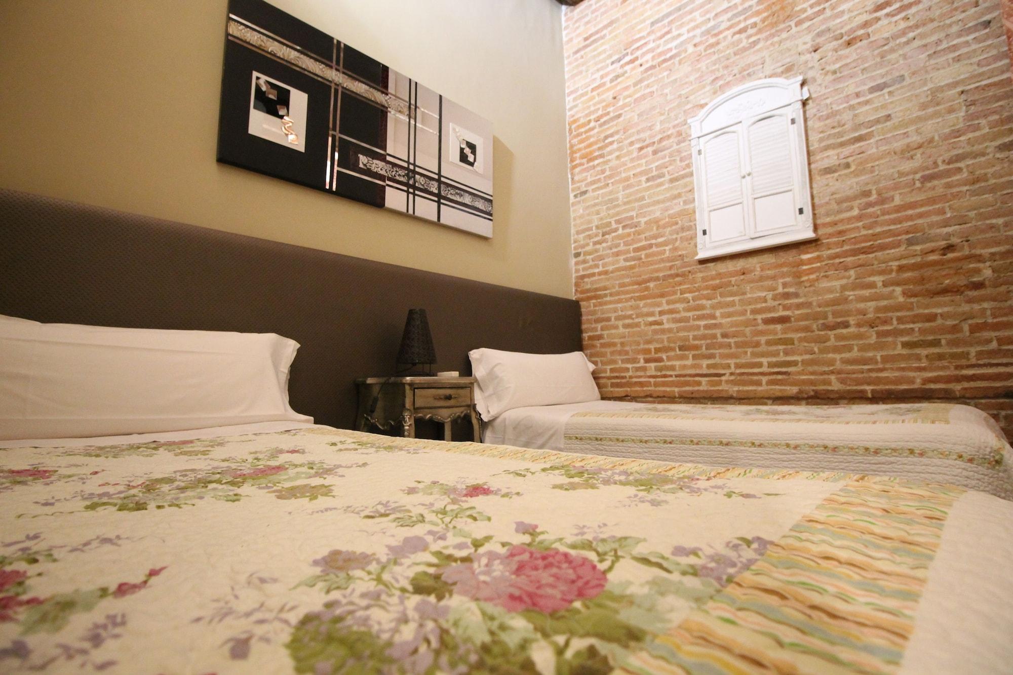 Hostal Orleans บาร์เซโลนา ภายนอก รูปภาพ