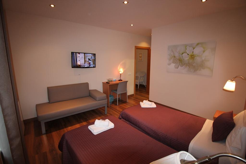 Hostal Orleans บาร์เซโลนา ภายนอก รูปภาพ