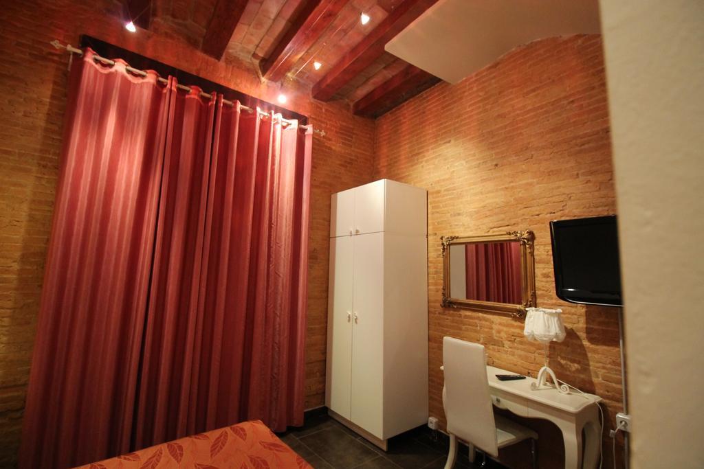 Hostal Orleans บาร์เซโลนา ภายนอก รูปภาพ