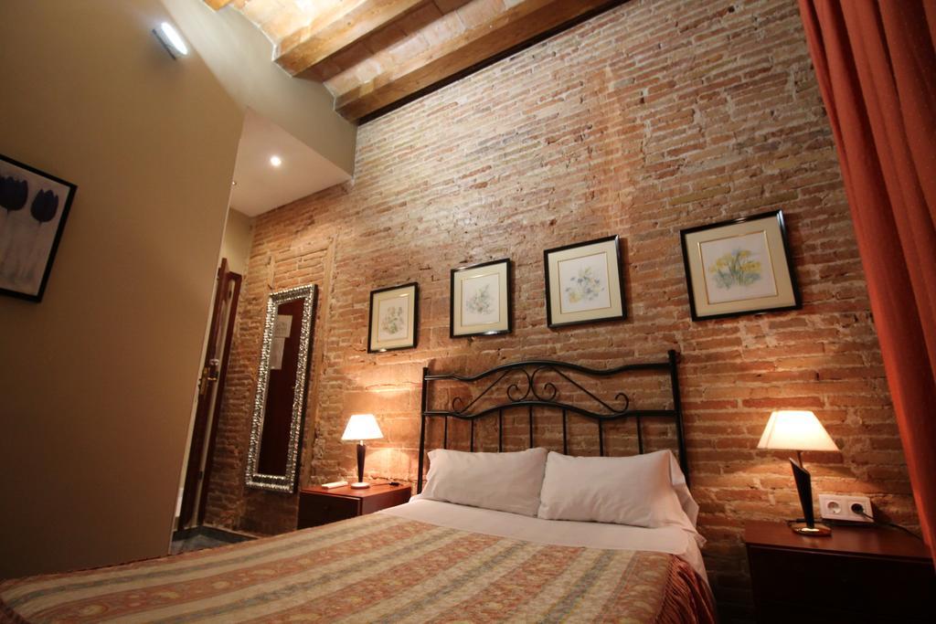 Hostal Orleans บาร์เซโลนา ภายนอก รูปภาพ