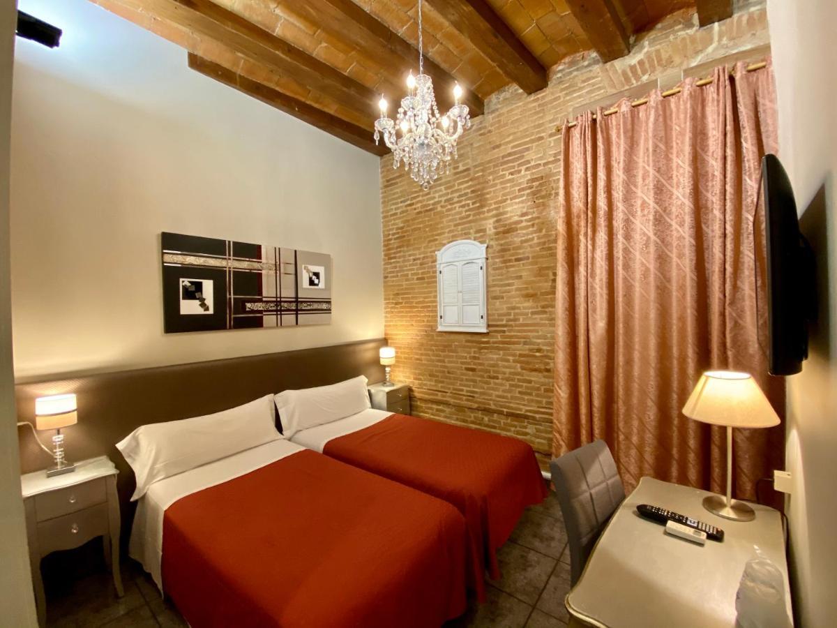 Hostal Orleans บาร์เซโลนา ภายนอก รูปภาพ